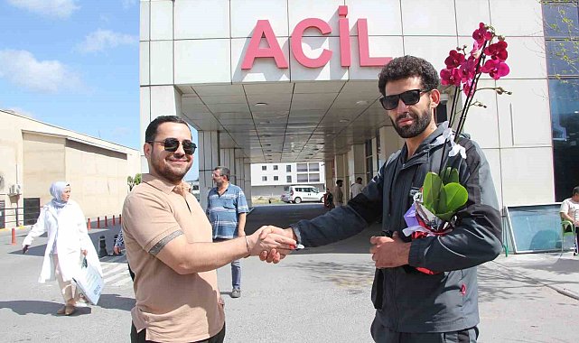 Kapısında doğum yaptığı otelin sahibinden bedava konaklama ve altın