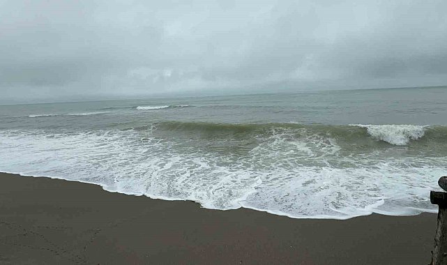Karadeniz'de fırtına etkili oluyor