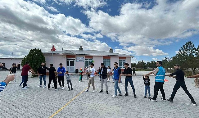 Karapınar'da üniversite öğrencileri ilkokul öğrencileri ile buluştu