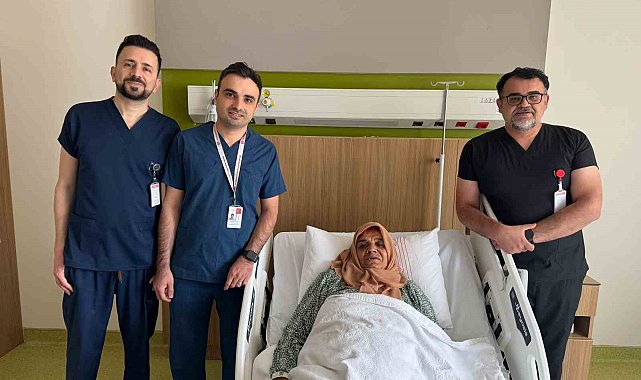 Karın ağrısıyla geldi, böbreğinden 35 cm'lik kitle çıktı