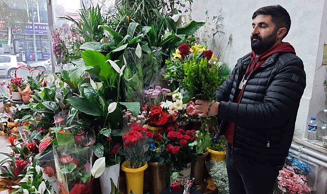 Kars'ta çiçekçilerde Anneler Günü yoğunluğu