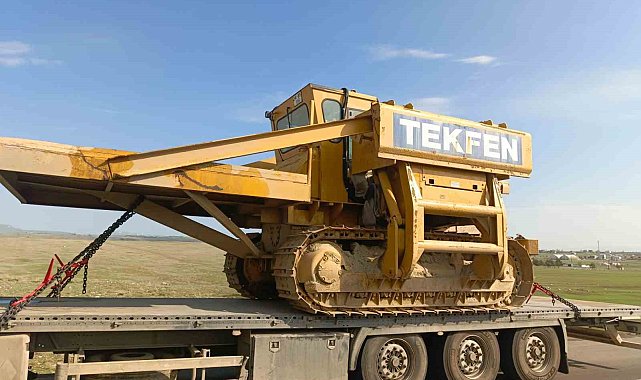 Kars'ta seyir halindeki tır alev aldı