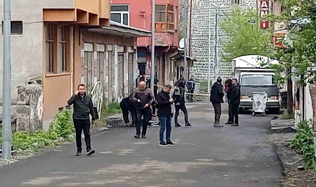 Kars'ta şüpheli valiz patlatıldı