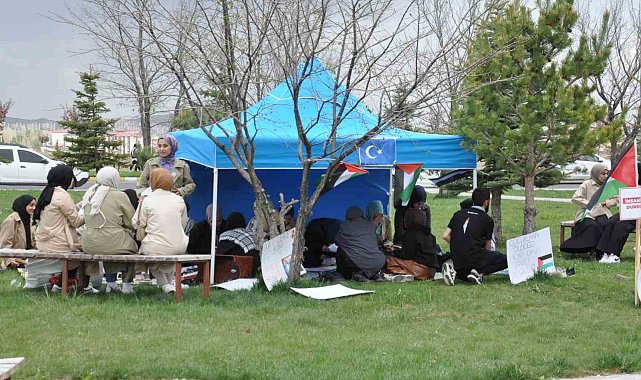 Kars'ta üniversite öğrencileri İsrail zulmüne karşı eylem başlattı