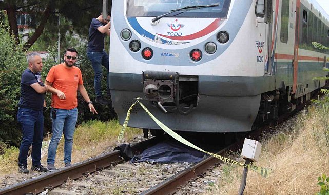 Karşı geçmek isteyen yaşlı kadın trenin altında kaldı