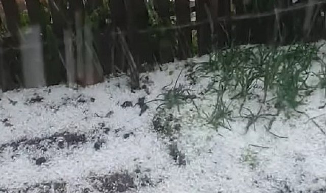 Kastamonu'da dolu yağışı etkili oldu, yollar beyaza büründü