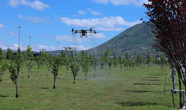 Kayseri Büyükşehir'den park ve mesire alanlarında drone ile ilaçlama hizmeti