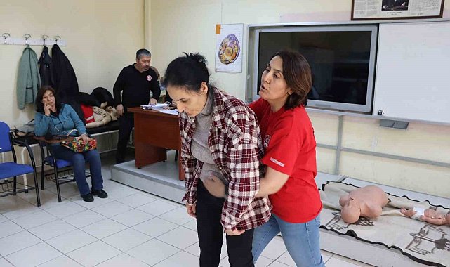 Kayseri'de öğretmenlere "Heimlich manevrası" eğitimi