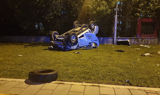 Kaza yapan araçlar takla attı, ortalık savaş alanına döndü: 3 yaralı