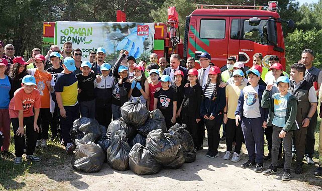 Kazdağları'nda "Orman Benim" etkinliğinde yarım saatte 1 ton çöp topladılar
