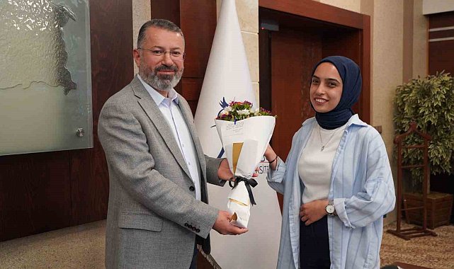 KBÜ'DE Hemşireler Haftası'nda Hemşirelik Bölümü öğrencilerine tohum hediye edildi