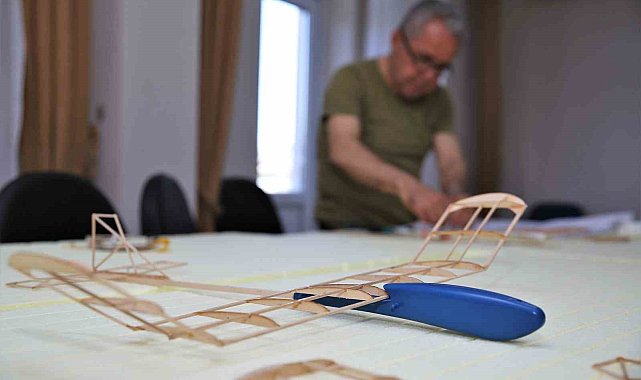 Keçiören'de huzurevi sakinleri model uçak yapımı eğitimi aldı