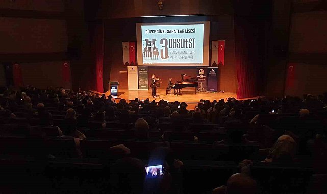 Keman sanatçısı Aşkın sahne aldı