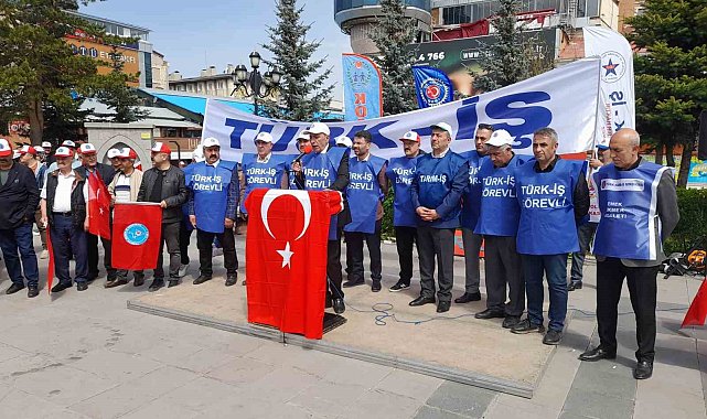 Kent Meydanında 1 Mayıs İşçi Bayramı davul zurna eşliğinde kutlandı