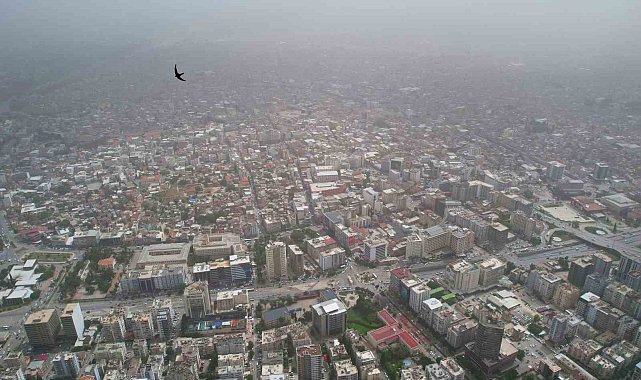 Kenti kaplayan toz bulutu dron ile görüntülendi