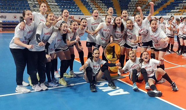 Kepez'in kızları namağlup şampiyon