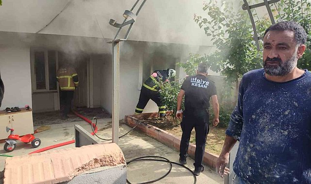Keşan'da bir evde çıkan yangında eşyalar kullanılamaz hale geldi