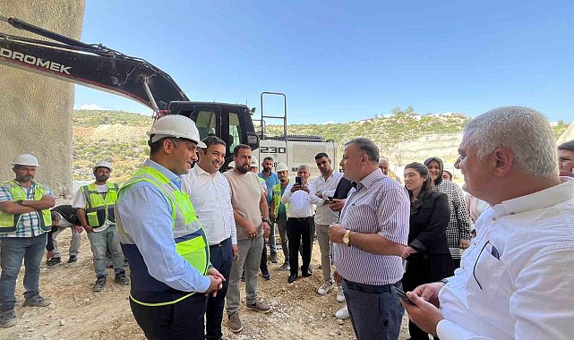Kıratlı: "Çeşmeli-Taşucu otoyol projesinin ilk etabı 9 farklı noktada devam ediyor"