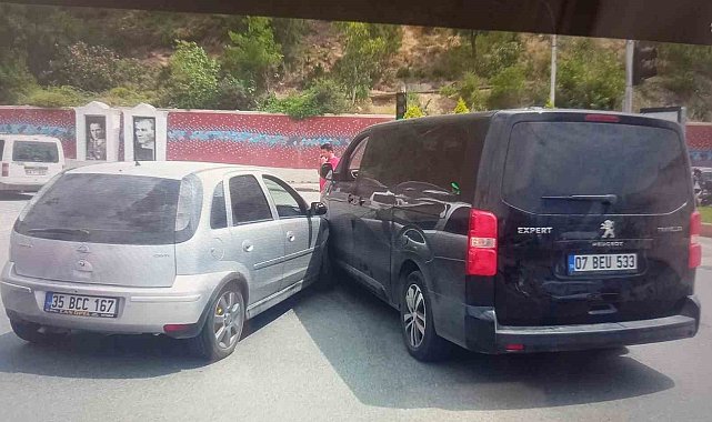 Kırmızı ışık ihlali kaza yaptırdı: 1 yaralı