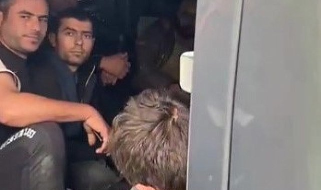 Kırşehir'de 2 araçta 3 organizatör ve 23 Suriyeli düzensiz göçmen yakalandı