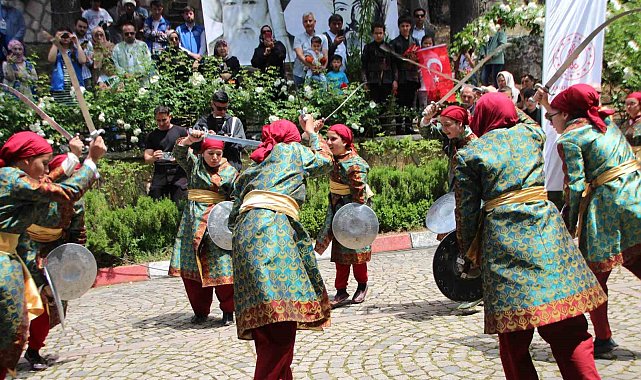 Kız Kılıç Kalkan Ekibi Türkiye'de ilk oldu
