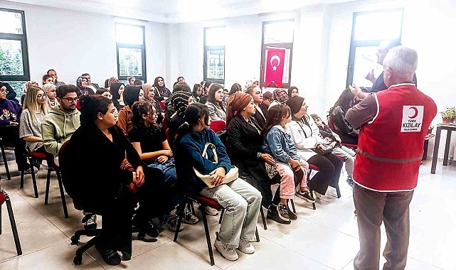 Kızılay'dan öğrencilere destek devam ediyor