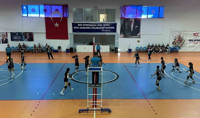Kızlar voleybolda kazanan Muratlı