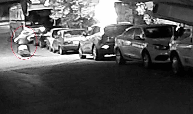 Kocaeli'de motosikletli saldırganların binayı kurşunlama anı kamerada