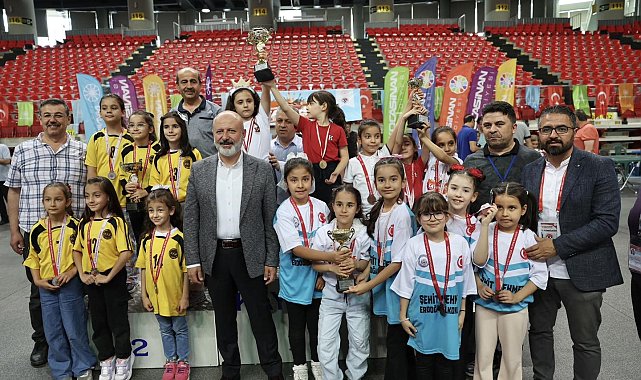 Kocasinan'da İlkokullar Arası Ödüllü Satranç Takım Turnuvası sona erdi