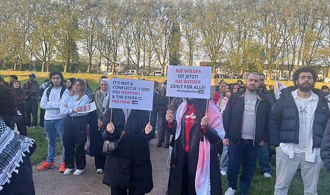 Köln Üniversitesi'nde yüzlerce kişiden "Filistinlilerin yanındayız" mesajı