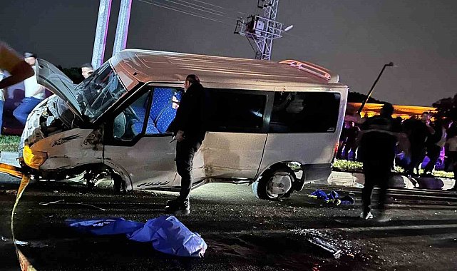 Kontrolden çıkan minibüs orta refüje çarparak savruldu: 1 ölü