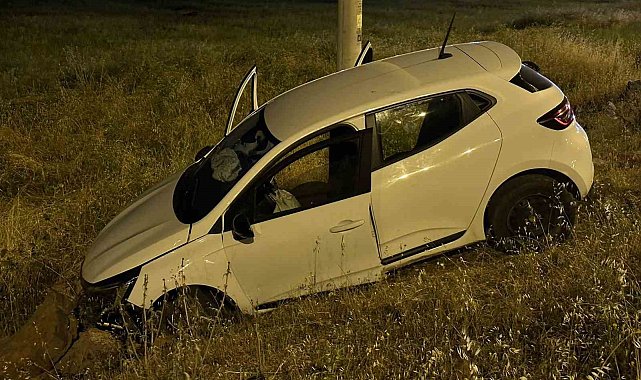 Kontrolden çıkan otomobil karşı şeride geçip şarampole yuvarlandı: 3 yaralı