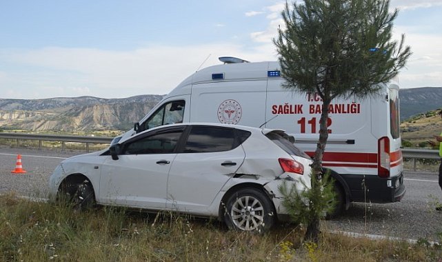 Kontrolden çıkan otomobil karşı şeride geçti: 2 yaralı