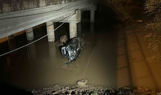 Kontrolden çıkan otomobil Kızılırmak&#039;a uçtu: 3 yaralı