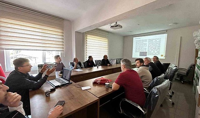 Konya'da çiftçilere yem bitkisi üretimi anlatıldı