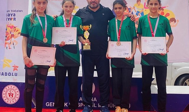 Körfezli Melek atletizmde Türkiye şampiyonu oldu