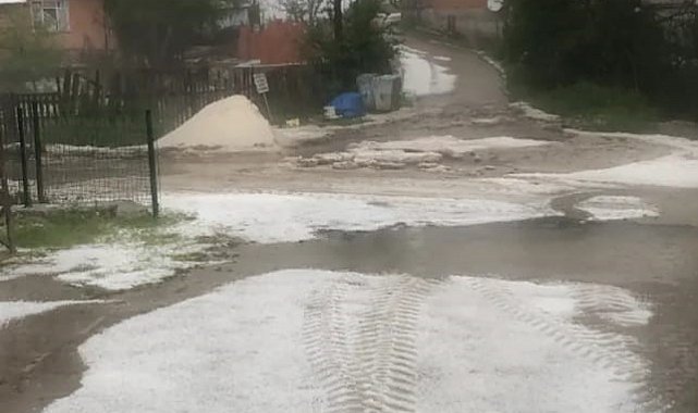 Köy beyaza büründü