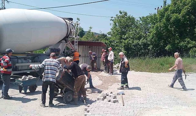 Köy halkı birlik oldu el ele çalıştı