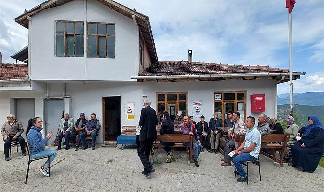 Köy köy gezen ekiplerden vatandaşlara kene bilgilendirmesi