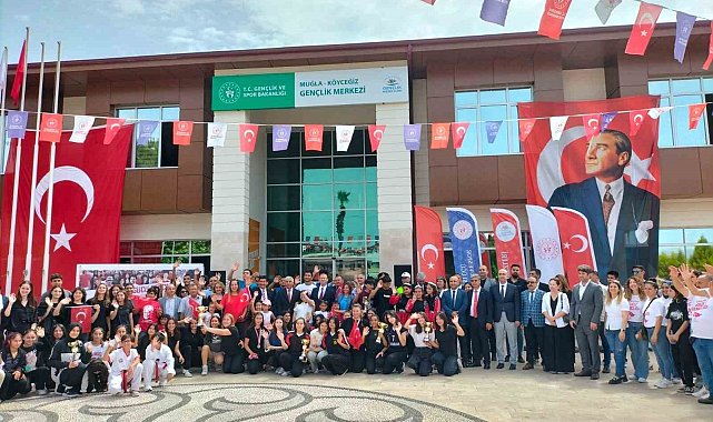 Köyceğiz'de Atatürk'ü Anma, Gençlik ve Spor Bayramı coşkuyla kutlandı