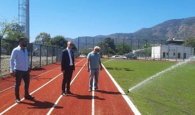 Köyceğiz&#039;de çim yüzeyli futbol sahası yapımında sona yaklaşıldı