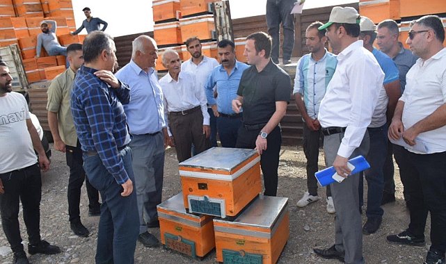 Kozluk'ta arıcılara organik kovan dağıtımı yapıldı