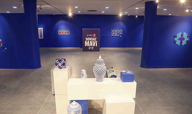 Küçükçekmece'de çini çalışmalarından oluşan 'Sonsuz Mavi' sergisi açıldı