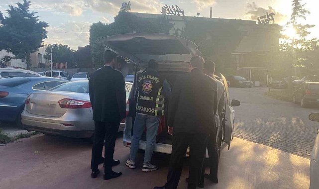 Küçükçekmece&#039;de düğün konvoyunda E5 Karayolunu kapatan sürücülere ceza yağdı