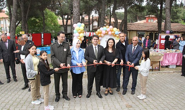 Kula'da toplanan kitaplar depremzede öğrencilere ulaştırılacak