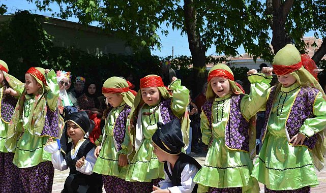 Kulu'da anaokulu öğrencilerinden Anneler Günü etkinliği