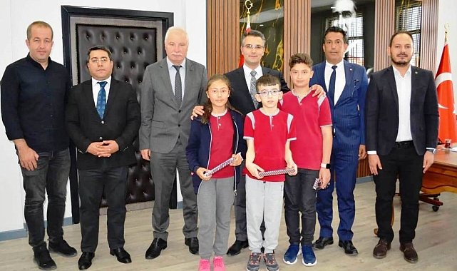 Kulu'da bursluluk sınavında birinci olan öğrenciler ödüllendirildi