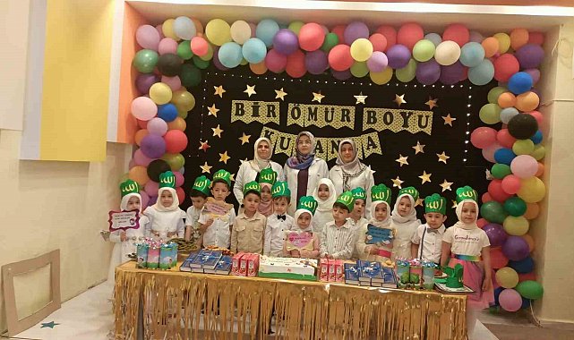 Kur'an-ı Kerim okumasını öğrenen öğrenciler için tören düzenlendi