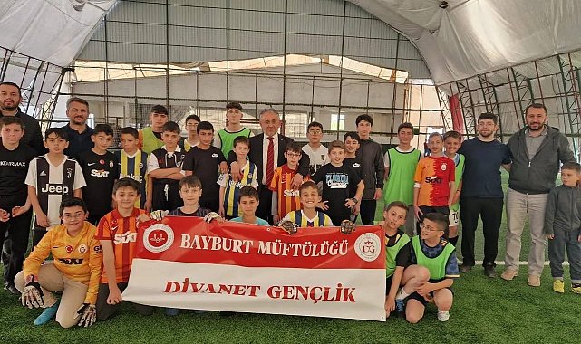 Kur'an kursu öğrencileri futbol turnuvasında bir araya geldiler