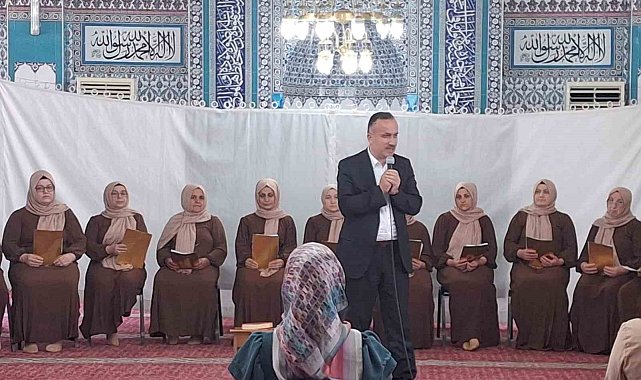 Kursiyerlerden yıl sonu hatim programı